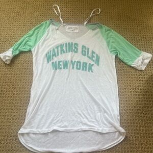 Camp david mid sleeve shirt. Size small. Light material.